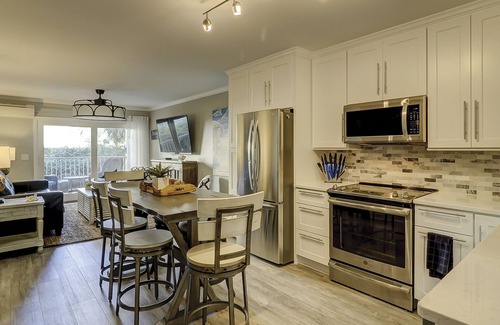Hilton Head Island Villa | Make Coligny Beach Your Happy Place!