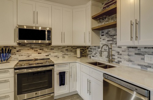 Hilton Head Island Villa | Make Coligny Beach Your Happy Place!