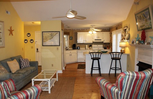 Ocean Ridge House | Make it summer all year round with this amazing 2 bedroom home ~ School's Out