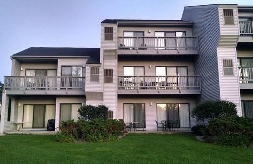 Acme Condo | Make memories on Grand Traverse East Bay.