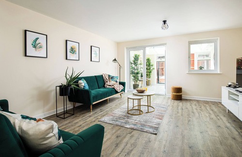 Patchway House | Make some memories at this unique city oasis, pet friendly and free parking.