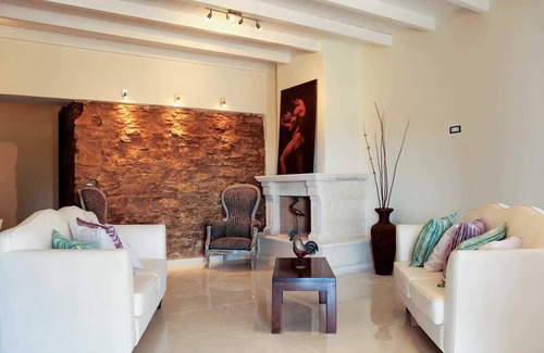 Drosia House | Make the most of the outdoor life at this beautifully designed villa with its stunning pool, covered