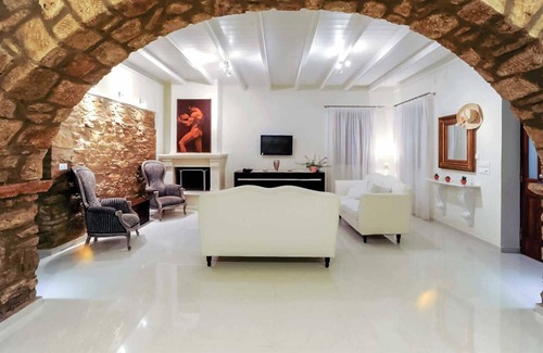 Drosia House | Make the most of the outdoor life at this beautifully designed villa with its stunning pool, covered