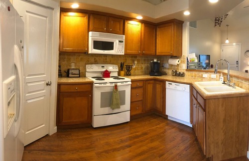 Meridian House | Make this your Home away from Home in Meridian, close to I-84 Very Clean!