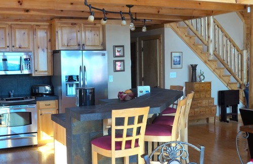 Henrico Cabin | MAKE VACATION MEMORIES IN A COZY LOG HOME ON MAIN LAKE