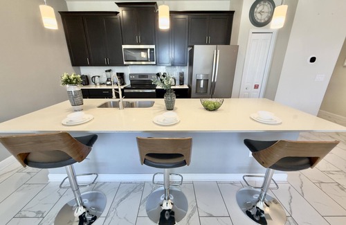 Kissimmee House | Make yourself at home in this charming family getaway with a private pool.