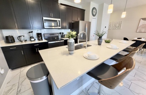 Kissimmee House | Make yourself at home in this charming family getaway with a private pool.