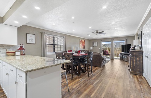 Branson Condo | Makin' Memories | Community Pool