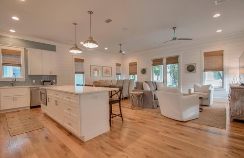 Sunnyside House | Making Memories at Carillon Beach! Short walk to beach! A perfect family getaway