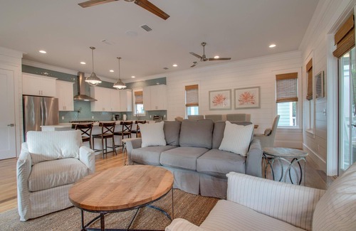 Sunnyside House | Making Memories at Carillon Beach! Short walk to beach! A perfect family getaway