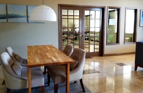 Castle Rock House | Making The Best Memories Along The Way! Free Parking, Onsite Dining