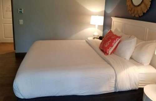 Marathon Resort | Making The Best Memories Along The Way! Onsite Pool and Hot Tub, Pets Allowed