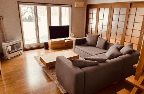 Makkari-mura Villa | Makkari Grey House