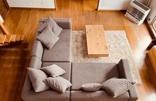 Makkari-mura Villa | Makkari Grey House
