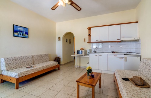 Makry Gialos Apartment | Makrigialos: Ikaros apartment with 1bedroom and a living-room by the sea