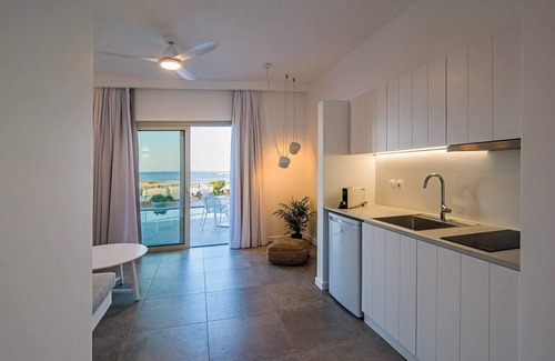 Diakofti Apartment | MakriKythera's Private Pool Suites - Luxury Oasis