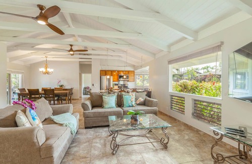 Princeville House | Mala Hale: Elegant Gardenview Home w/Spa, AC, & Serene Lanai w/BBQ - Mala Hale