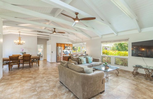 Princeville House | Mala Hale: Elegant Gardenview Home w/Spa, AC, & Serene Lanai w/BBQ - Mala Hale