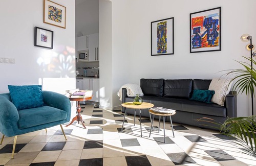 La Victoria Apartment | Malaga Center Flat Balcony Picasso Plaza Merced