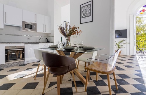 La Victoria Apartment | Malaga Center Flat Balcony Picasso Plaza Merced