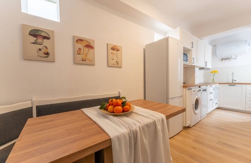 Capuchinos Apartment | Malaga Lux Oasis - Modern 3BR, Fast WiFi, SmartTV