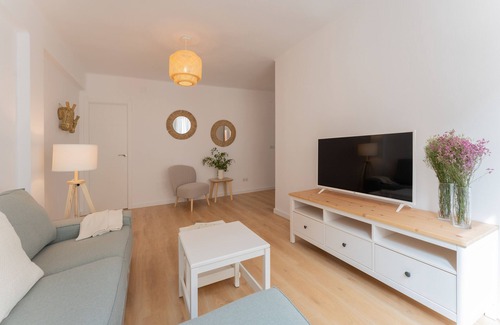 Capuchinos Apartment | Malaga Lux Oasis - Modern 3BR, Fast WiFi, SmartTV
