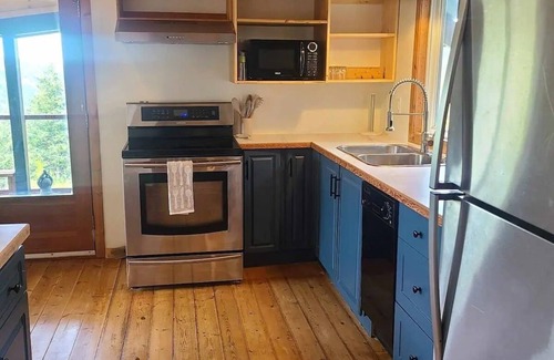 Malahat House | Malahat Ocean View Oasis- Hot tub, Firepit, BBQ- Cozy getaway close to town