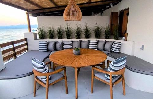 Volos House | Malakion Lux Seaside Jacuzzi