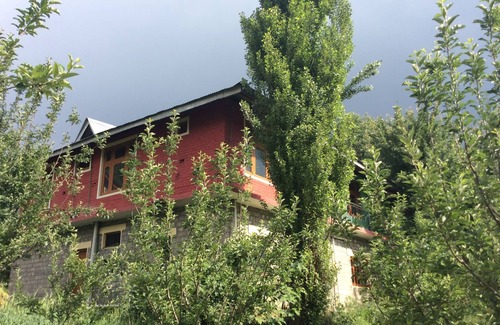 Manali House | Malana Heights Far from Maddling Crowd.