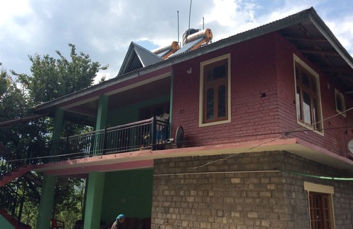 Manali House | Malana Heights Far from Maddling Crowd.