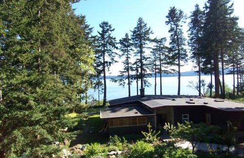 Powell River House | Malaspina Strait Cottage