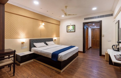 Chetpet Hotel | Malayalee Club
