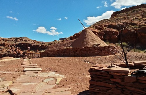 Moab Cottage | Male Hogan, disc golf, kayaks, ATV, wildlife, hiking, beach, pet friendly