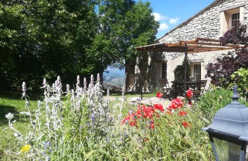 Barret-de-Lioure Bed & Breakfast | Malia - Chambres d'hôtes & Gîte