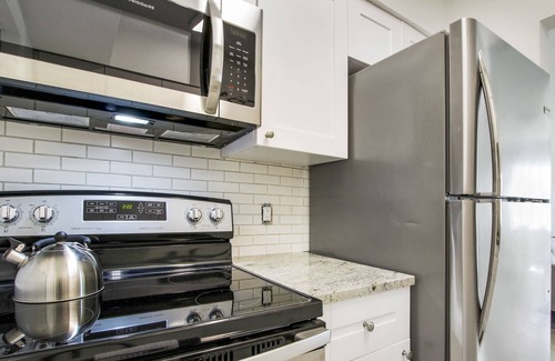 Santa Barbara Estates House | MALIBU BEACH HOUSE! 2BEDRM/2BATH! FREE PARKING!