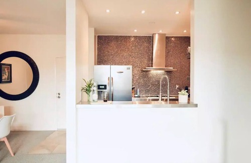Eastern Malibu Condo | Malibu Country Mart Escapenn