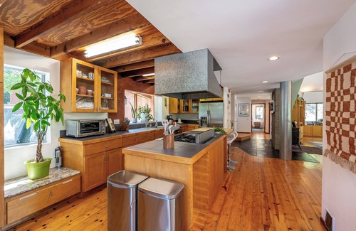 Calabasas House | Malibu Modern Haven: Mountain Views