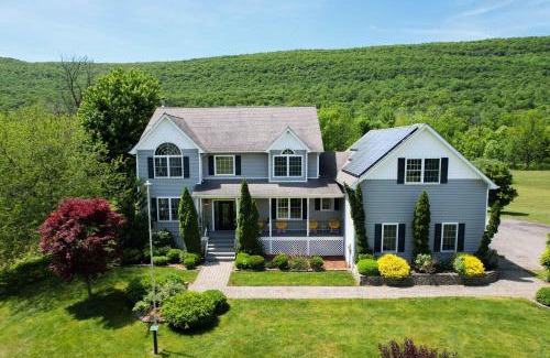 Highland Mills Villa | Malkita Aria Mountainview Retreat