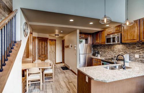 Lakeside Village Apartment | Mall 1424