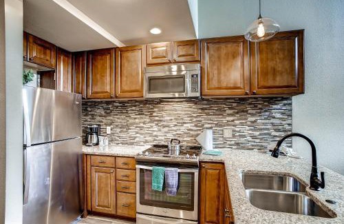 Lakeside Village Apartment | Mall 1424
