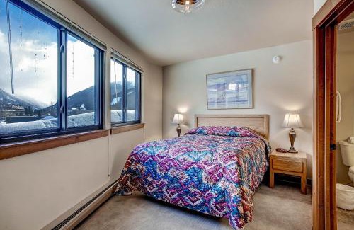 Lakeside Village Apartment | Mall 1424
