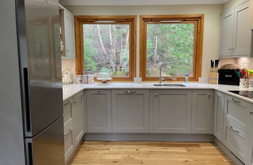 Boat of Garten Cottage | Mallachie - sleeps 8 guests in 4 bedrooms