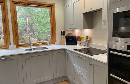 Boat of Garten Cottage | Mallachie - sleeps 8 guests in 4 bedrooms