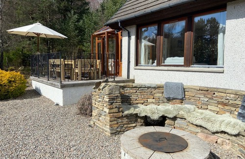 Boat of Garten Cottage | Mallachie - sleeps 8 guests in 4 bedrooms