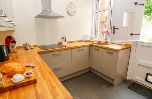 Church Fenton House | MALLARD COTTAGE, family friendly, with open fire in Church Fenton