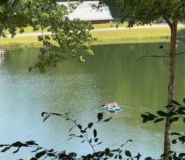 Almond House | Mallard Cove - lakeside pet friendly