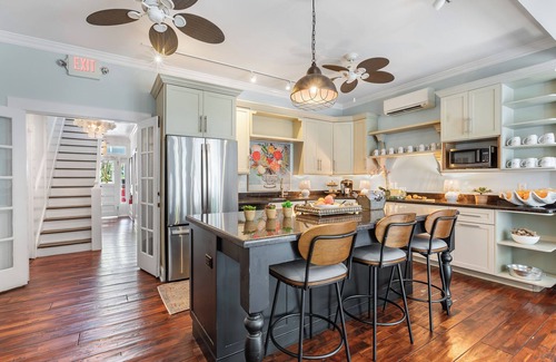 Key West Historic District Condo | MALLORY SUITE @ Inn on Fleming~ADULTS ONLY 1st Lvl King w/Shared Heated Pool