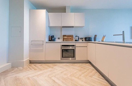 The Docks Apartment | Malmaison Apt 4 · Stunning lux 2bed apt | balcony | river views