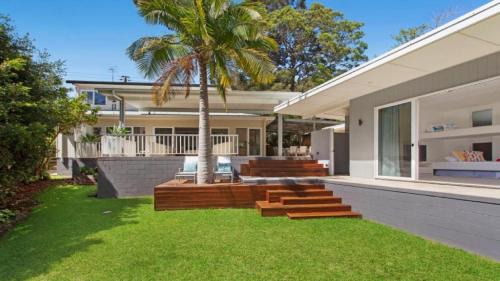 Macmasters Beach House | Malolo Costal Retreat , Wifi Accom Holidays