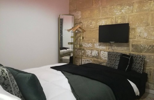 Luqa House | Malta Airport Accommodation: Squadron Base